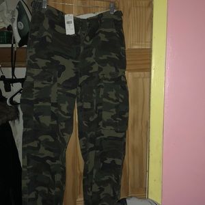 Brand new fashionova pants..They couldn’t fit.